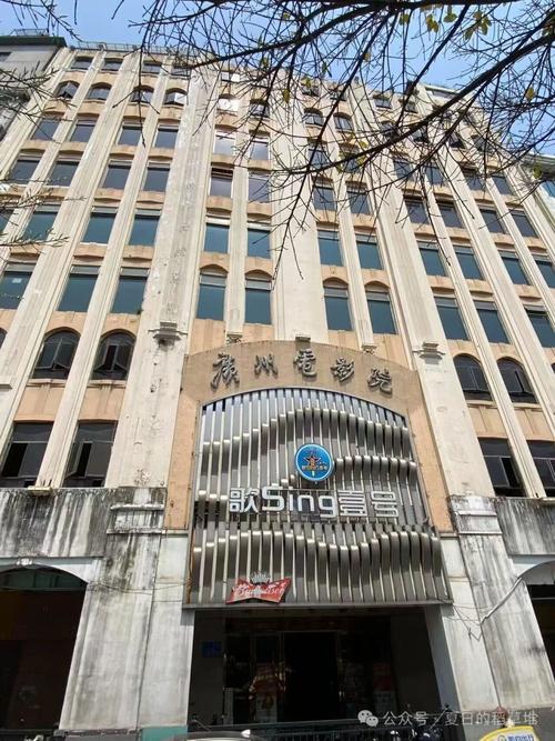 亚洲少妇熟女的优雅蜕变：成熟魅力、生活智慧与时尚穿搭指南