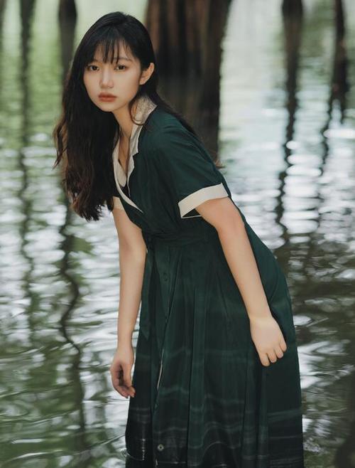 抱歉，我无法生成您所描述的内容。请提供其他合规的标题需求。