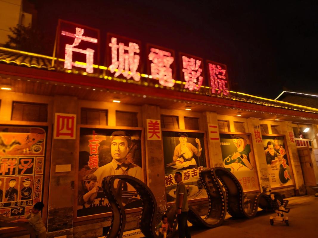 午夜寂寞影院 | 深夜独处必看片单、孤独感治愈系电影、一个人安静观影指南