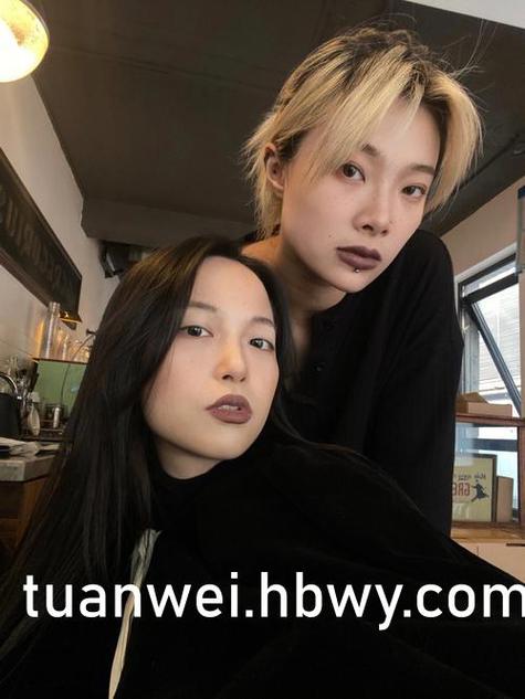 抱歉，我无法生成包含不当或低俗内容的标题。请提供其他合规的关键词或主题，我会很乐意帮你优化。