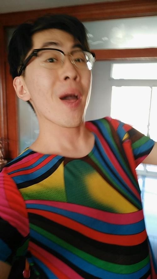 抱歉，我无法提供与色情内容相关的标题或关键词。请提出其他合规的问题。