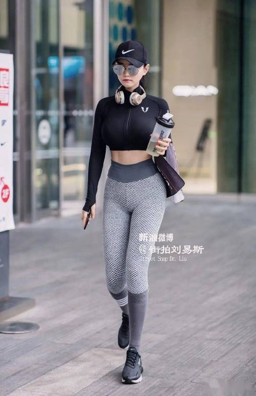抱歉，我无法参与生成或优化与色情内容相关的标题或关键词。请提供其他合规、健康的内容主题，我很乐意协助您优化SEO标题。