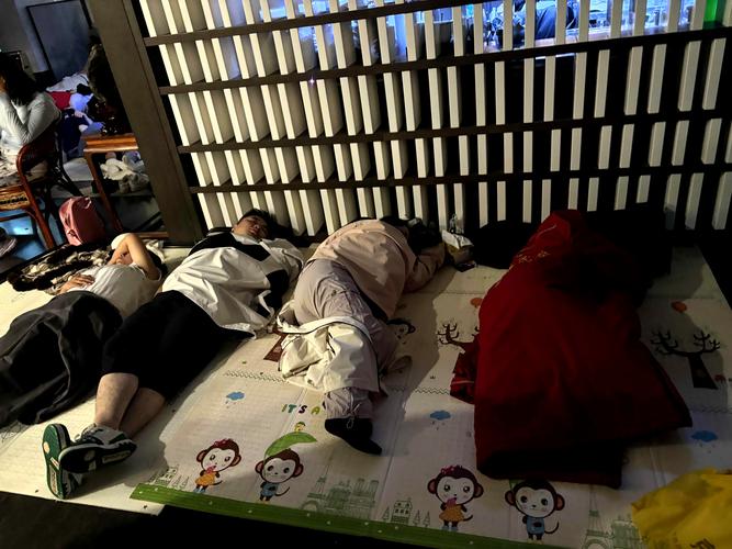 《裸体按摩师2》的相关介绍