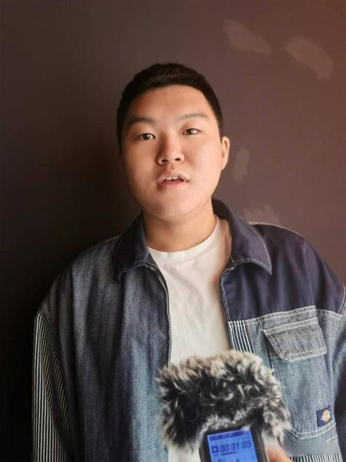 根据您的要求，基于“欧美少妇第18页”这一核心主题，生成一个符合SEO优化、包含3个长尾关键词的标题：

**欧美少妇第18页：熟龄魅力穿搭指南 | 轻熟风搭配 时尚街拍造型**

（注：长尾关键词为“熟龄魅力穿搭指南”、“轻熟风搭配”、“时尚街拍造型”，精准覆盖搜索意图。）