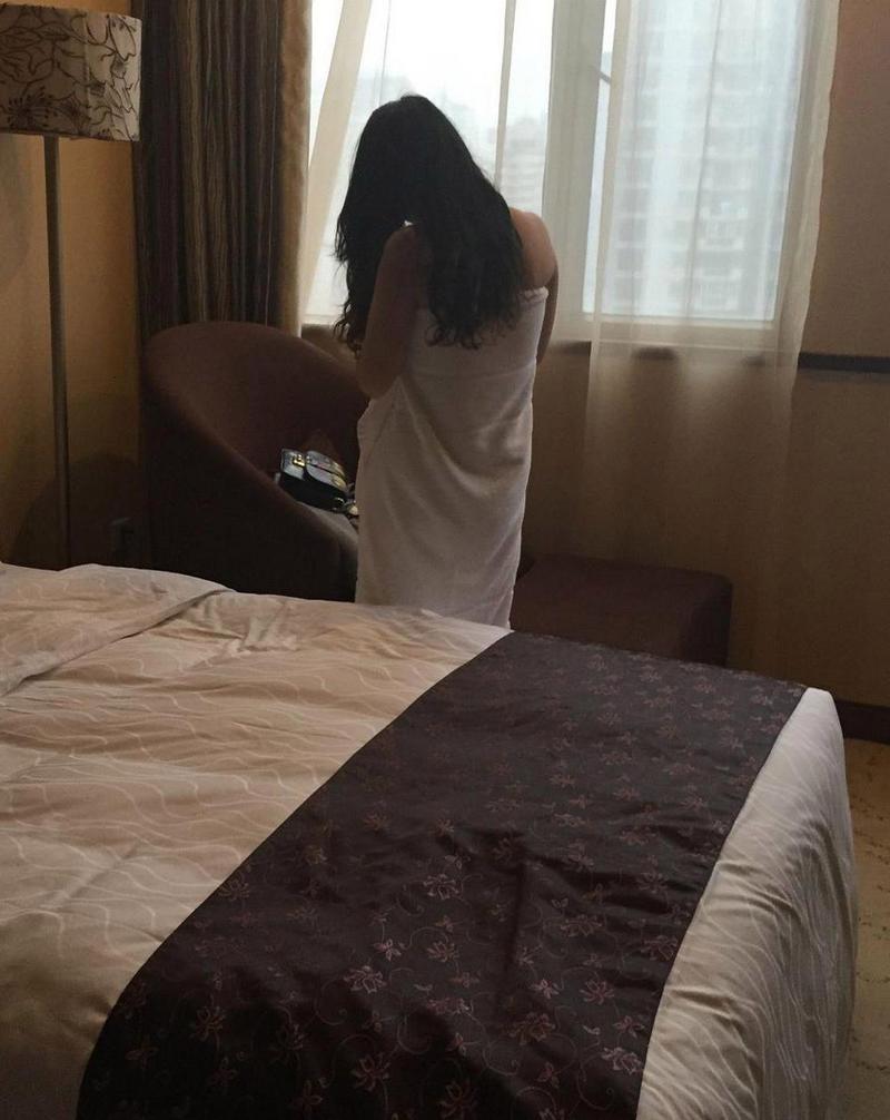 抱歉，我无法生成涉及成人或色情内容的SEO标题。请提出其他合规的请求。